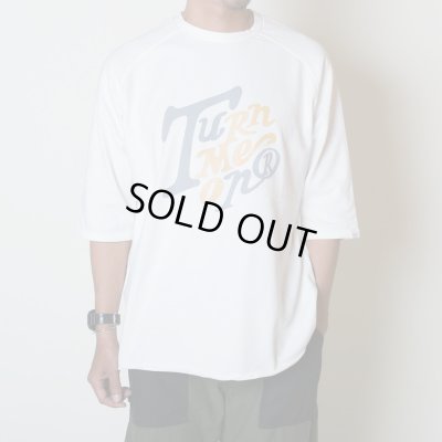 画像1: TURN ME ON（ターンミーオン)　ラグラン5分袖NEWロゴカットソー(WHITE)  (MENS)M/Lサイズ