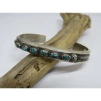 ■インディアンジュエリー■NAVAJO族（ナバホ族）■バングル Martha Cayatineto（NAVAJO-B-029) キングマンターコイズ ■アリゾナ北部現地買付