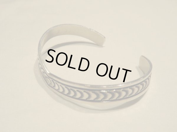 画像2: ■インディアンジュエリー■NAVAJO族（ナバホ族）■バングル RE刻印（NAVAJO-B-005)■ハンドメイド■アリゾナ北部現地買付■送料無料 (2)