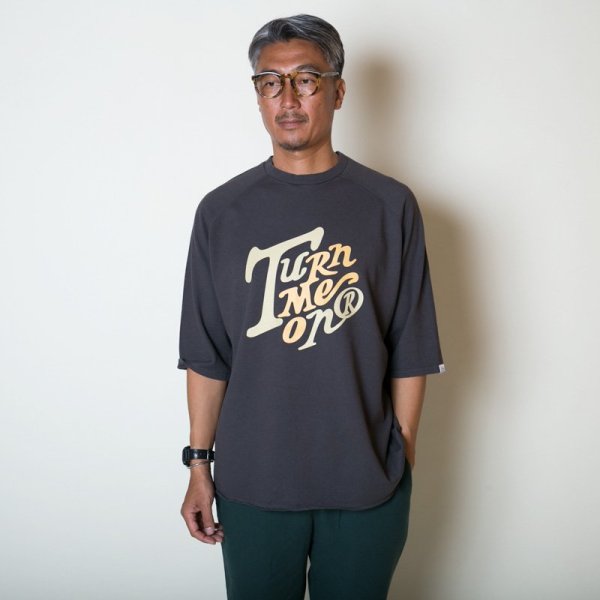 画像2: TURN ME ON（ターンミーオン)　ラグラン5分袖NEWロゴカットソー(CHARCOAL) (MENS)M/Lサイズ (2)