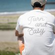 画像1: ２０％OFF (TURN ME ON /ターンミーオン)  TURN AND EASY TEE (WHITE) (MENS)M/Lサイズ (1)