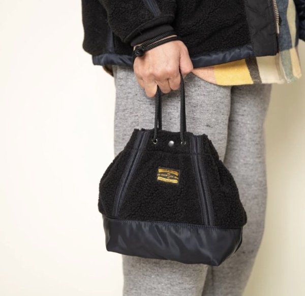 画像2: TURN ME ON（ターンミーオン) ボア巾着ポーチ (BLACK) (2)