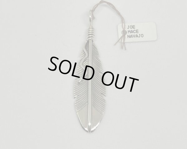 画像1: ■インディアンジュエリー■NAVAJO族(ナバホ族) Joe Mace■イーグルフェザーネックレストップ (1)