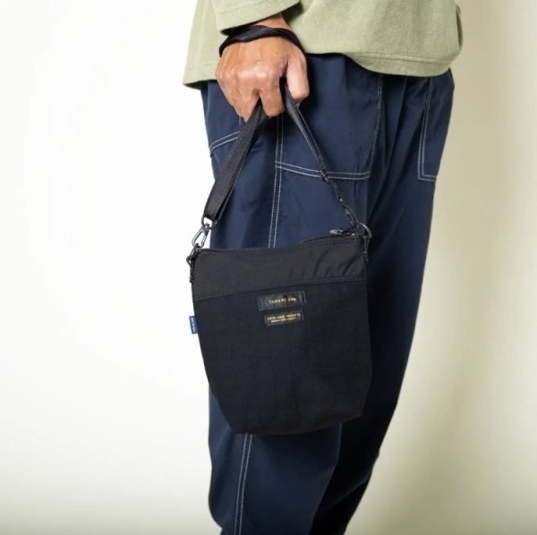 画像2: TURN ME ON（ターンミーオン) アウトポケットミニショルダー(BLACK/BLACK) (2)