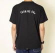 画像1: TURN ME ON（ターンミーオン) アーチロゴ水陸両用 S/S TEE  (BLACK)  (BLACK) (MENS)M/L/XLサイズ (1)