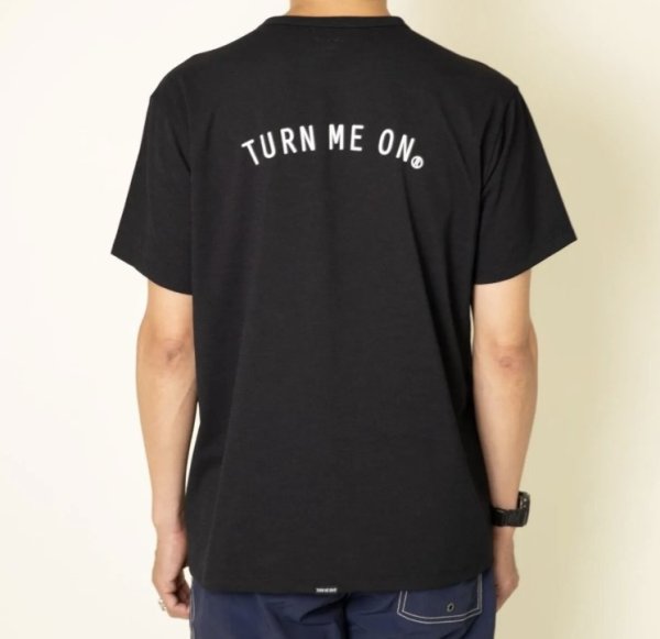 画像1: TURN ME ON（ターンミーオン) アーチロゴ水陸両用 S/S TEE  (BLACK)  (BLACK) (MENS)M/L/XLサイズ (1)