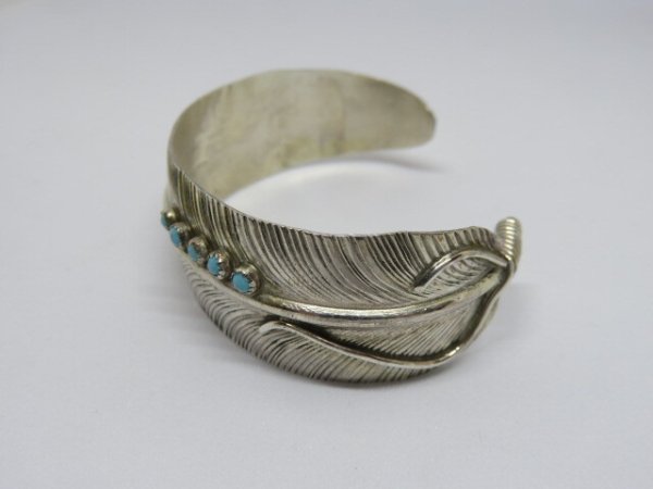 画像2: ■インディアンジュエリー■NAVAJO族（ナバホ族）VIVIAN JONES■バングル　フェザー・ターコイズ（NAVAJO-B-019)■ハンドメイド■アリゾナ北部現地買付 (2)