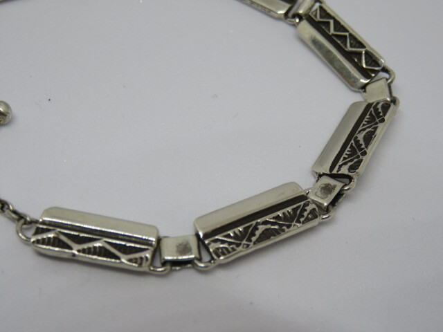 □インディアンジュエリー□NAVAJO族（ナバホ族）HENRY MARIANO(ヘンリーマリアーノ) 作□T-BAR BRACELET ブレスレット・ スタンプワーク（NAVAJO-B-009) □ハンドメイド□ナバホネイション現地買付｜INDIAN JEWELRY /  インディアンジュエリー｜STANDARD CALIFORNIA ...